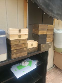 17,,,,diferet sizes art and crafts wood boxes $3.00 each or deal for all