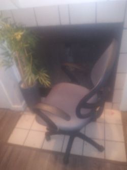 Office/Gaming Chair Barely Used Thumbnail