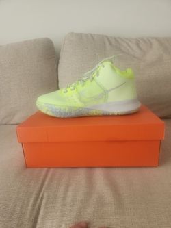 Kyrie Flytrap 4 - Yellow