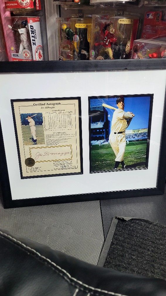 JOE DIMAGGIO SIGNED STAT SHEET WITH FRAME