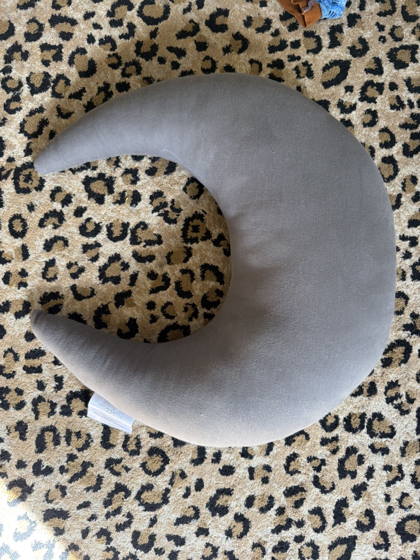 snuggle me nursing/feeding pillow