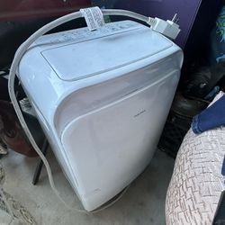 INSIGNIA AC AIR CONDITIONER - Like New - $ 300 Or Best Offer 