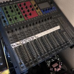 Soundcraft Si Expression Mixer W/ Matching Stage Box