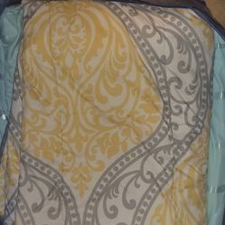 Comforter Set Clothes Hamper Drapes 2 Panels 34×84, 5 Decorative Pillows 1 Small Door Rug Pictures 2 Hang Up