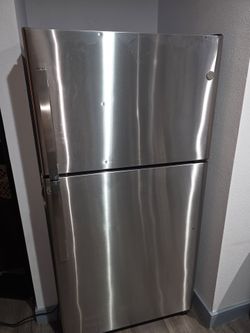 GE Stainless steel refrigerator