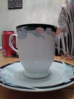 Mugs & saucers set of 8