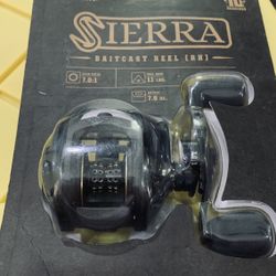 FIELD & STREAM SIERRA BAITCASTER RH NEW