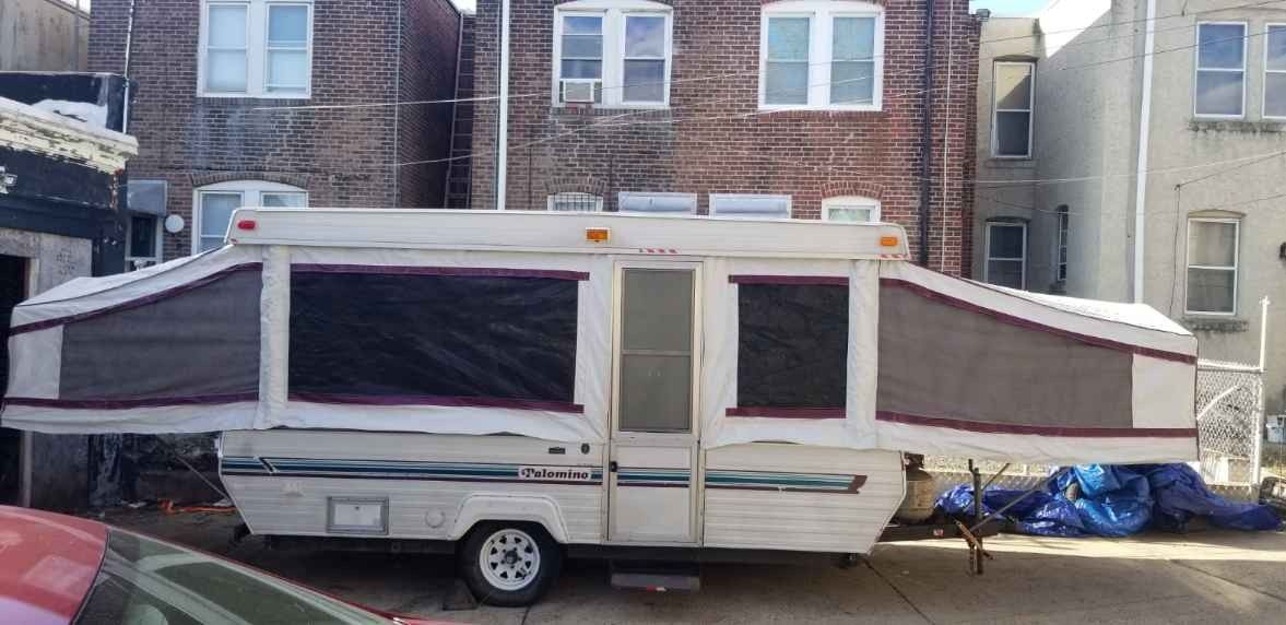 Palomino pop out camper