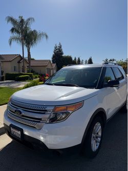 2013 ford explorer XLT AWD , clean title runs and drives good