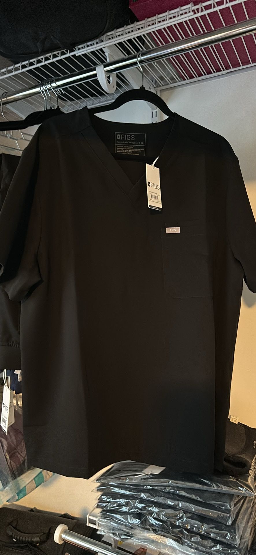 Figs Leon Black Scrub Top X- Large