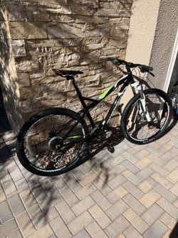 2014 Diamondback Lux Sport Mountain Bike for Sale in Las Vegas NV OfferUp