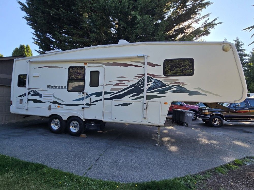 Like New Unicorn 28ft Double Slides Montana Fully Equipped