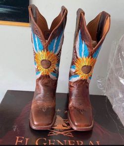 COWBOY BOOTS