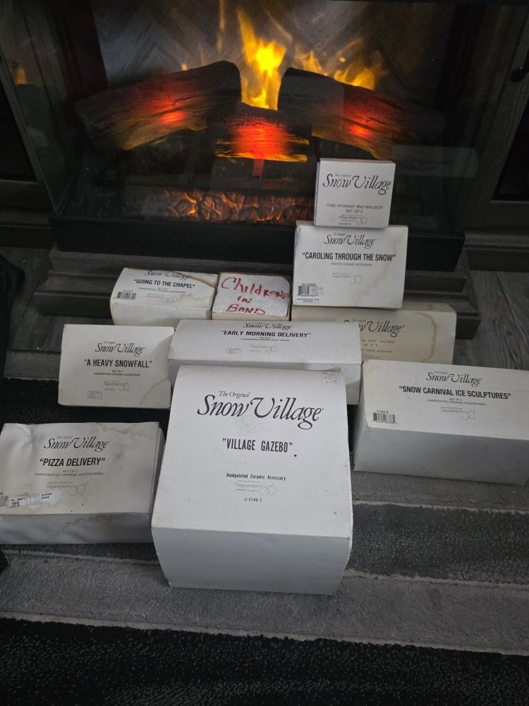 10 BRAND NEW RETIRED DEPT 56 SNOW VILLAGE ACCESORIES 19 Pieces In Total BNIB NEVER USED OR DISPLAYED