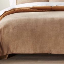 Full/Queen Casaluna blanket and throw Pilow