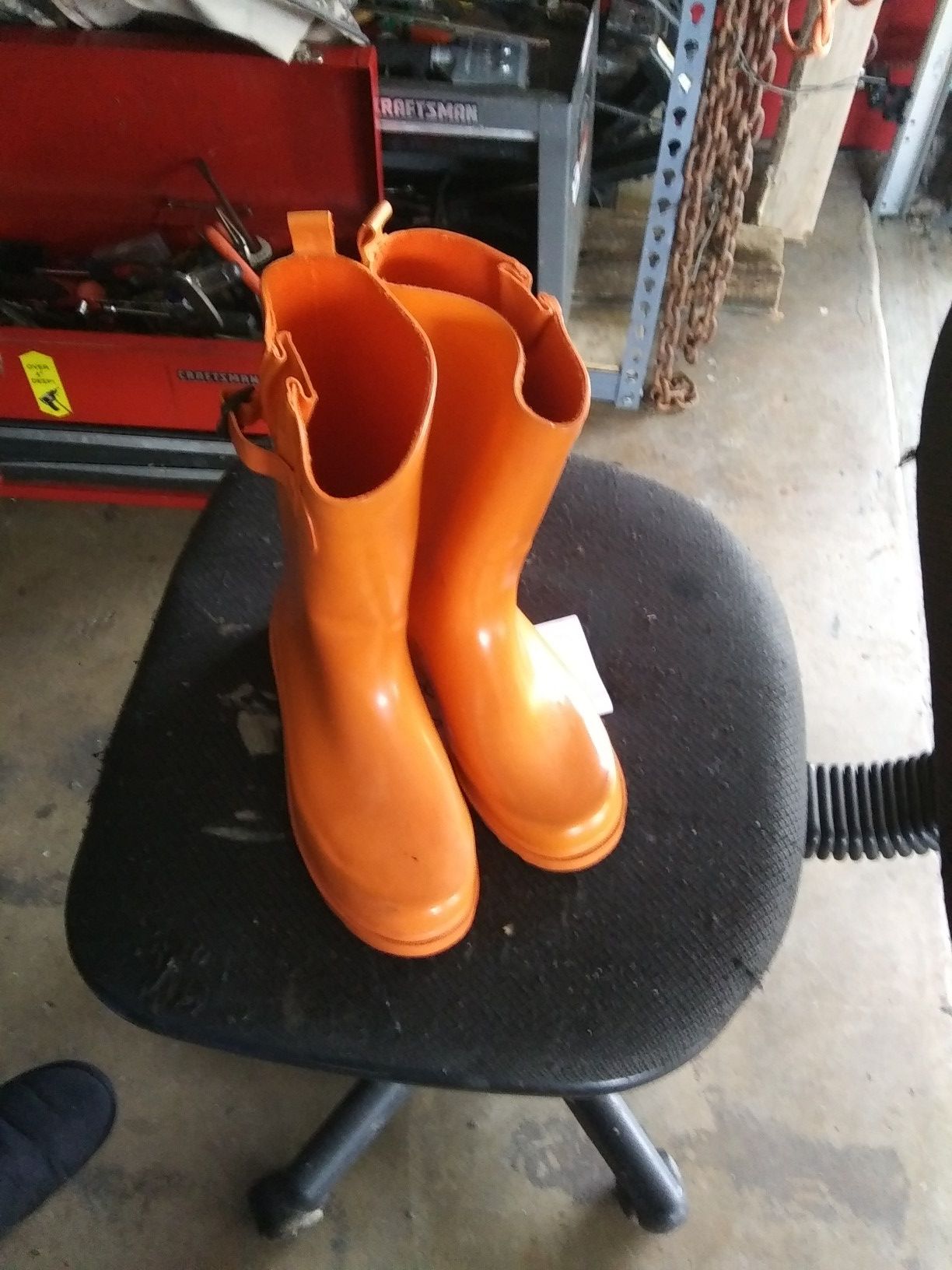 Rain boots size 3\4