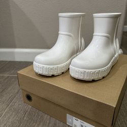 <NIB> UGG Women's Drizlita Boot Size: 6