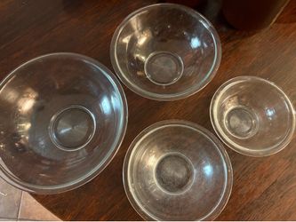 Pyrex mixing bowls set of 4