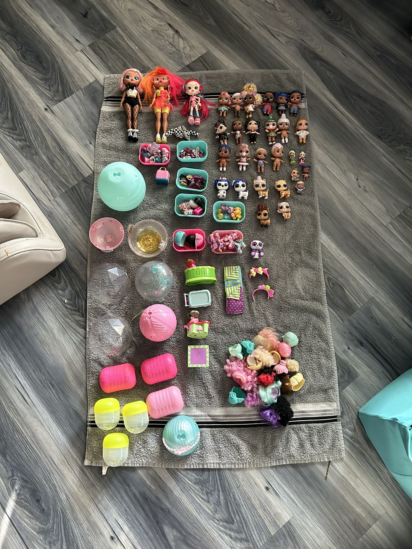 Lol doll LOT and OMG DOLLS and some other mini figures with organizing balls