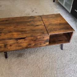 Beautiful Coffee Table bought 6 months ago - Moving Sale PICK UP ONLY