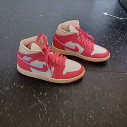 Jordan 1 Mid
Guava Ice (Women's)