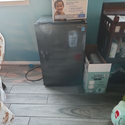 Mini Fridge 