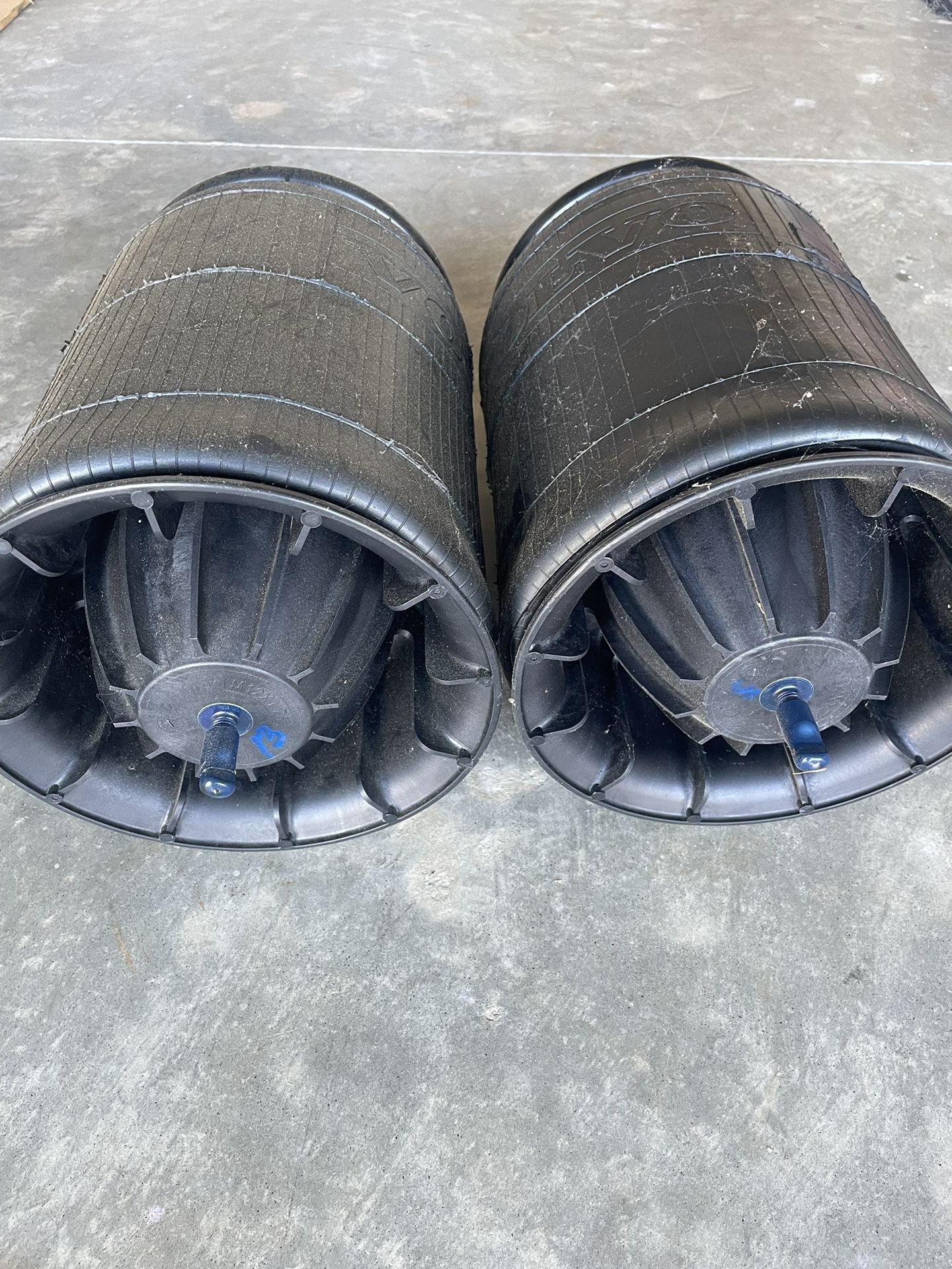Volvo VNL Rear Axle Air Spring 4 pieces