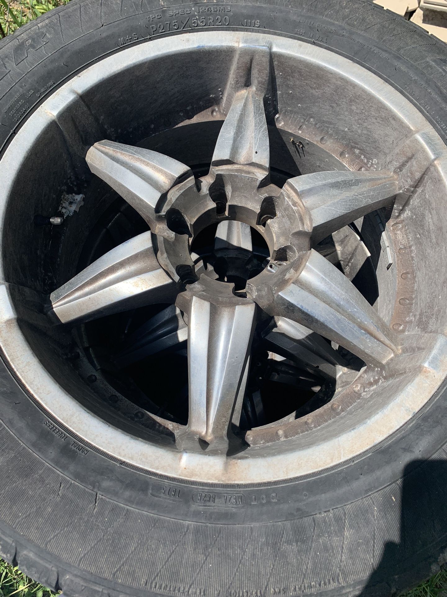 Tires 275 55/20