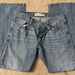 Levi’s slim straight 514 jeans