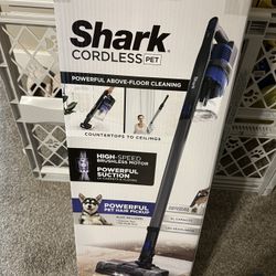 Shark Cordless Pet Vacuum 