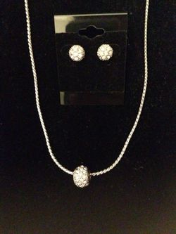Necklace and earring set