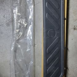 Nissan FRONTIER center Step