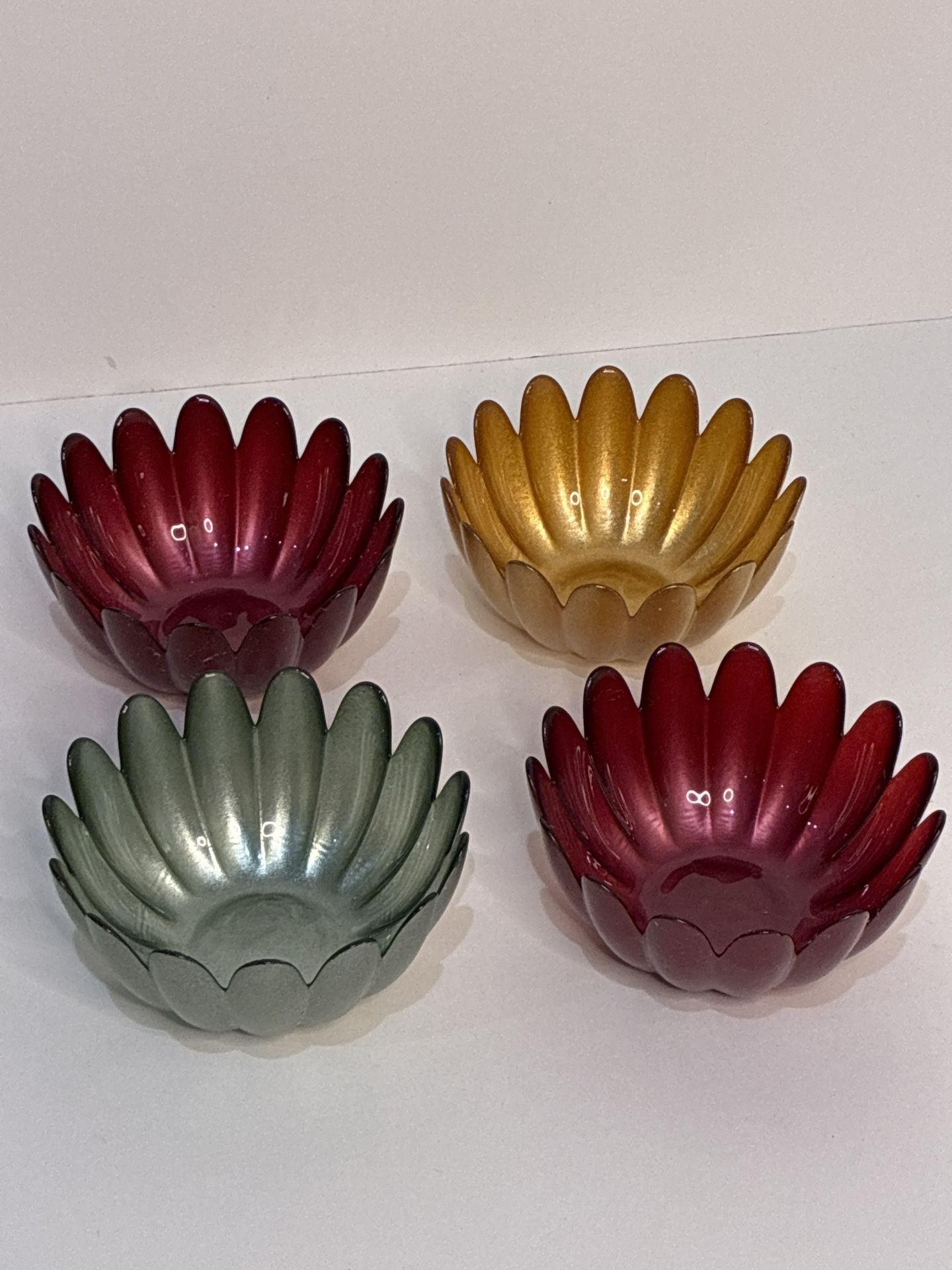 Set of 4 Glass Flower Shaped Bowls