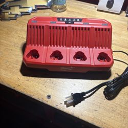 Milwaukee M12 Battery Charger 