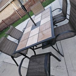 Patio Table And 6 Chairs 