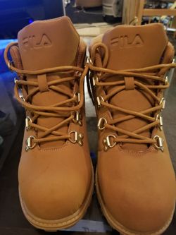 FILA Boots Size 7.5