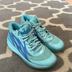 size 8.5 Lamelo 2