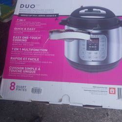 INSTANT POT.  8QT