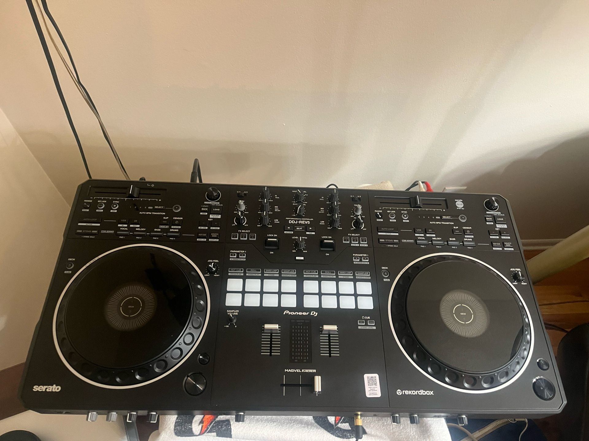 Pioneer DDJ Rev 5 DJ Controller