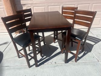 Ashley Furniture 5-Piece Counter-Height Dining Set