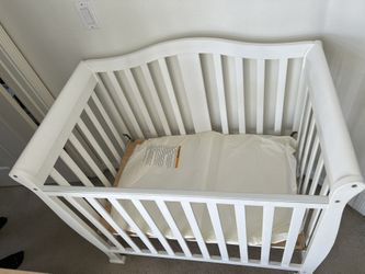 Mini crib and Mattress 