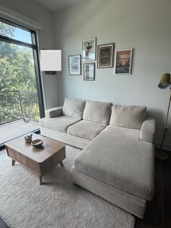 Living Spaces Sectional Sofa – Excellent Condition