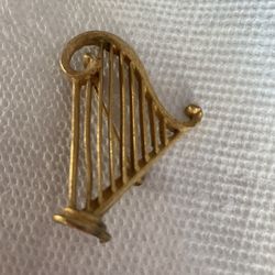 Vintage Goldtone Tara Harp Brooch 