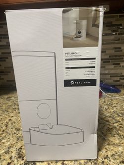 Brand New Pet Feeder