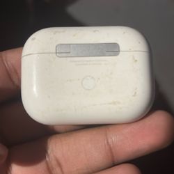 Apple AirPods Pro 2 Charging Case