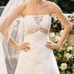 Davids Bridal  Ivory/champagne Wedding Dress Sz 8 beautiful ❤️