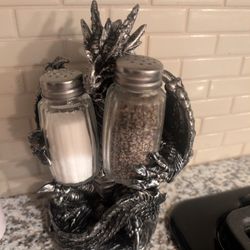 Brand New Dragon Salt And Pepper Shaker