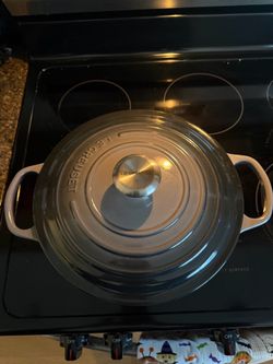 Le Creuset 5.5 qt with lid