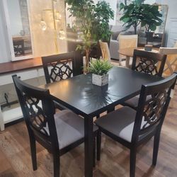 Small Black 5pc Dining Set With 4 Chairs With Fabric (New)