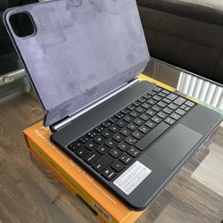 Keyboard Case for iPad Air 11-inch